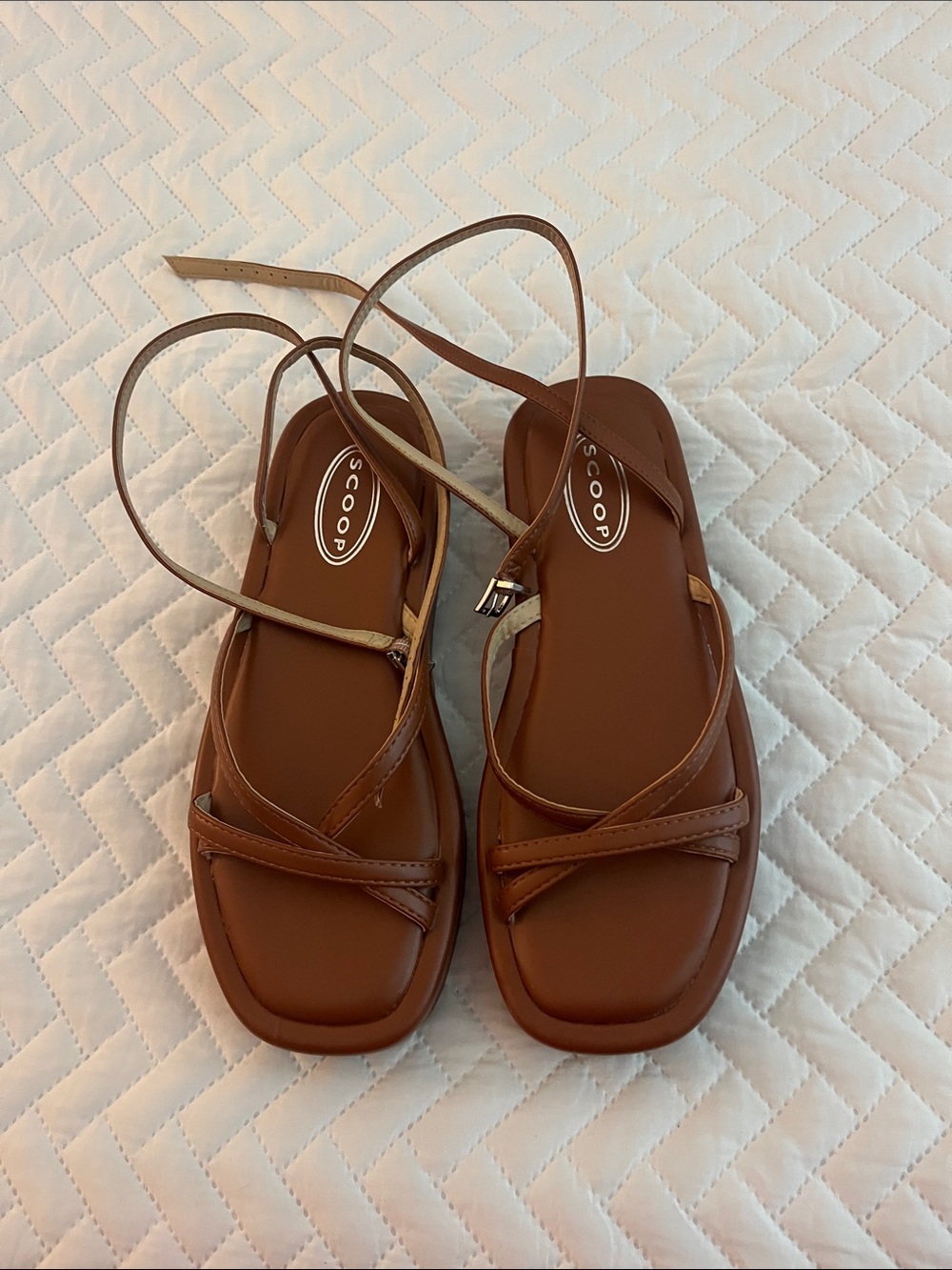Scoop Brown Strappy Square-Toe Sandals — Sleek Leather Look Sz 7